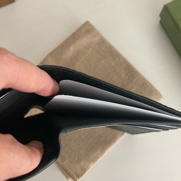 New in box Gucci men or unisex Signature wallet - Picture 12 of 16